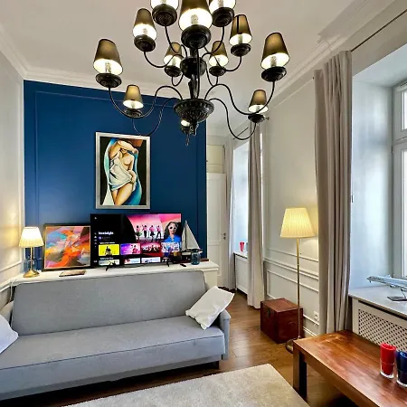 Apartment Decor Metro Wifi 300 Mbs 65tv Netflix Hbo Warsaw