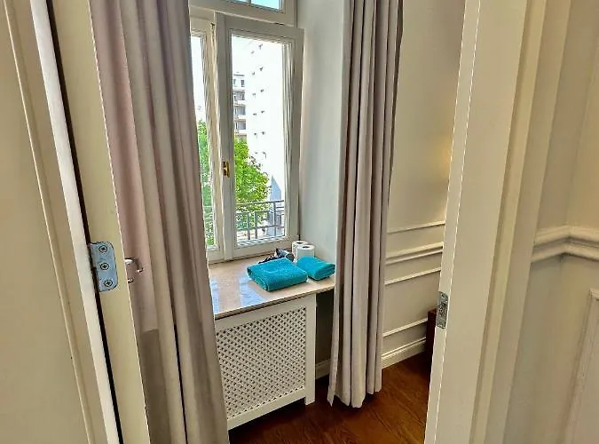 Apartment Decor Metro Wifi 300 Mbs 65tv Netflix Hbo