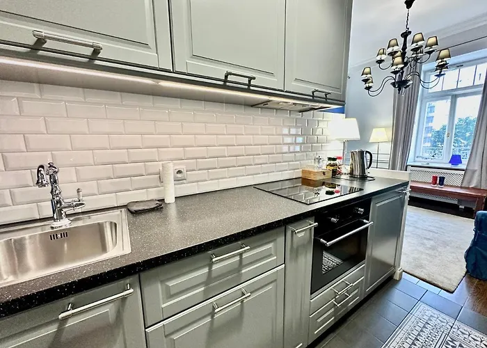 Decor Metro Wifi 300 Mbs 65tv Netflix Hbo * Warsaw