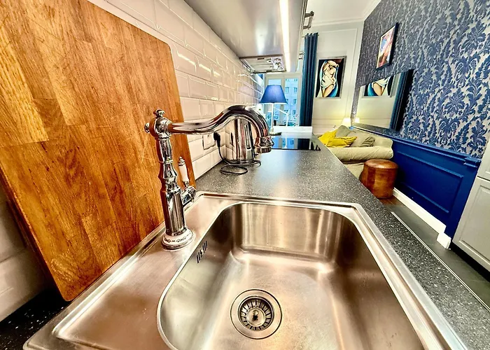 Apartment Decor Metro Wifi 300 Mbs 65tv Netflix Hbo