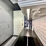 Apartment Decor Metro Wifi 300 Mbs 65tv Netflix Hbo Warschau