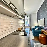 Decor Metro Wifi 300 Mbs 65tv Netflix Hbo Apartment